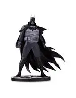Figura McFarlane DC Direct Batman Mike Mignola Blanco y negro 18cm