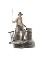 Figura Diamond Select Indiana Jones y el Templo maldito Indiana en el puente 28cm